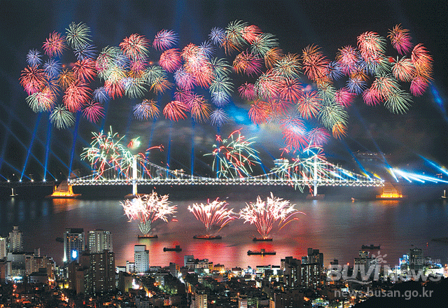 ソウルだけじゃない！100万人が熱狂する「釜山花火祭り」2026年開催決定！秋の夜空を彩る感動の絶景へ